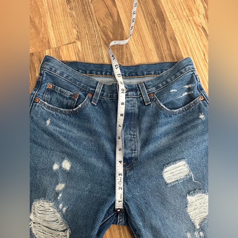 Levi’s Women’s High Rise Straight Leg Cropped Distressed Jeans Button Fly 28 - Picture 12 of 14